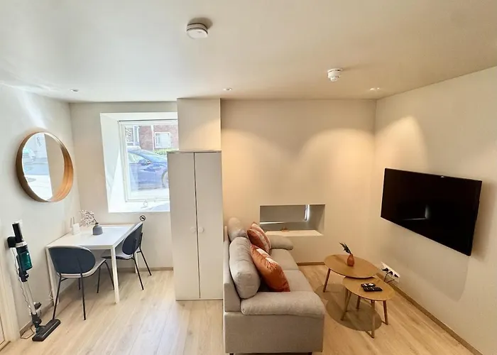 Chic And Modern - Apartment *